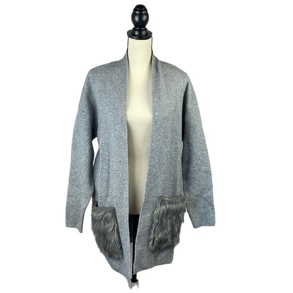 NWT Forever 21 Contemporary Cardigan Sweater SZ M Faux Fur Pockets Nice Heavy - Picture 1 of 14